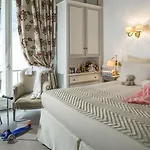 Regina Louvre Hotel
