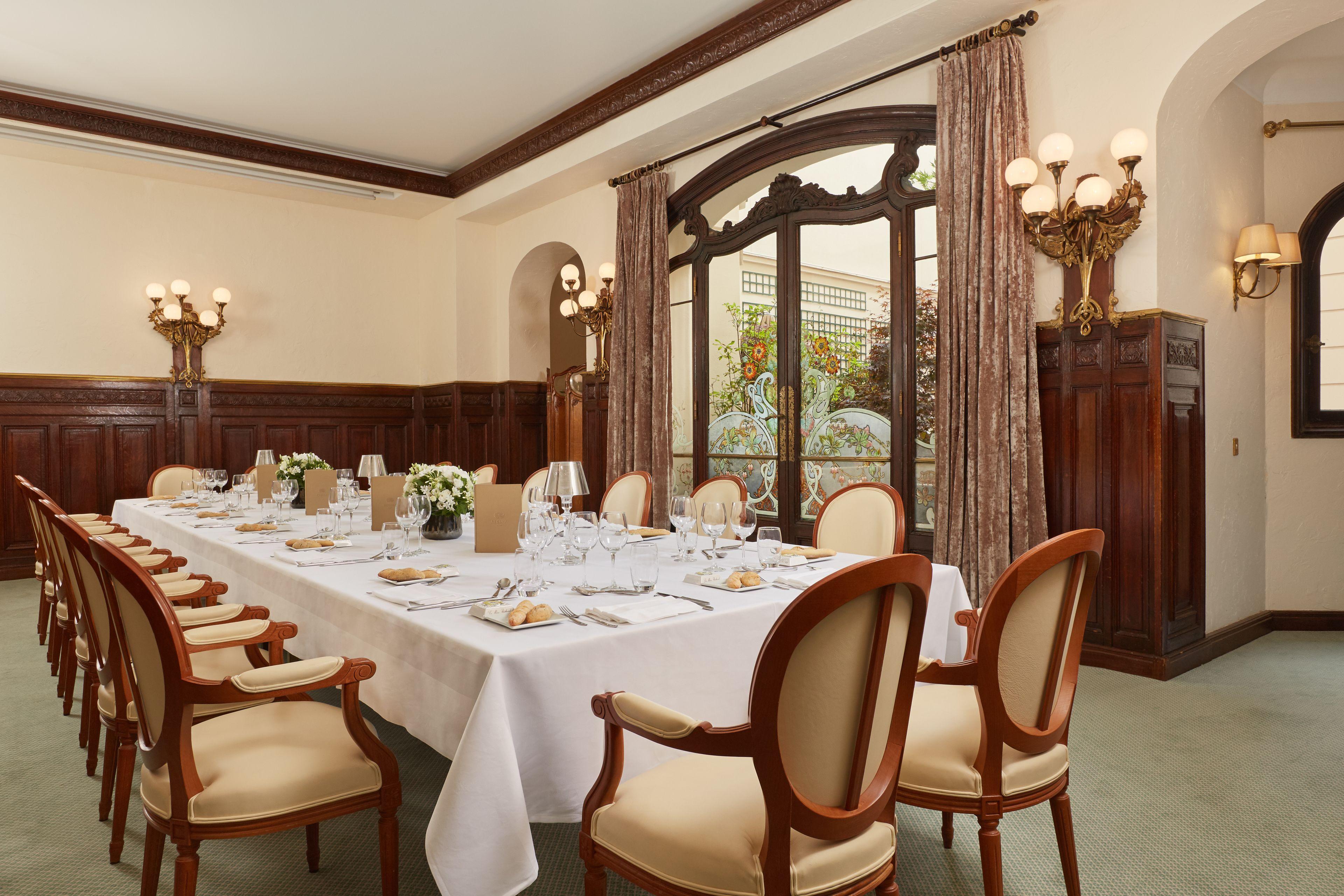 Regina Louvre Hotel 5*